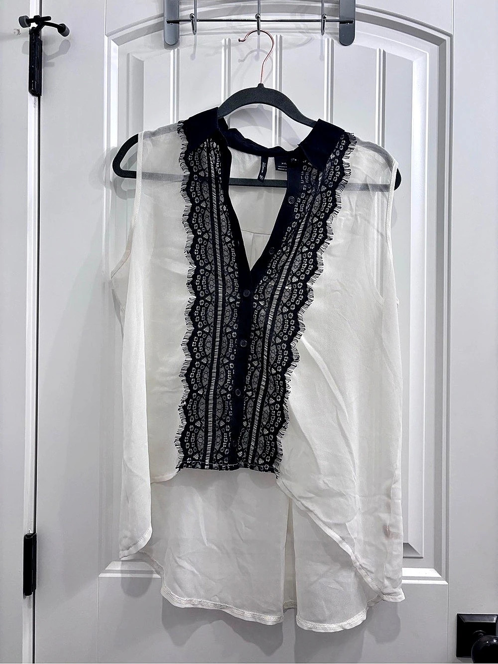 New Directions White & Black Lace Front Blouse Like New